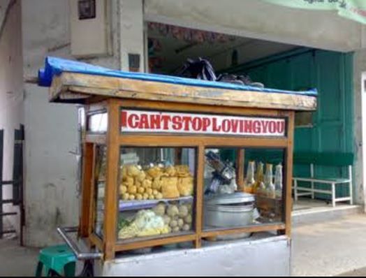 Gerobak makanan dengan nama sok imut