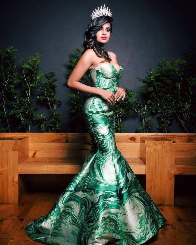 Wanita 27 tahun itu mengaku ingin membantu semaksimal mungkin di masa pandemi ini. Di hari libur kerja sebagai dokter, Nisha yang akan turun tangan dengan mengantarkan bahan-bahan pangan tersebut sendiri. Dia membagikan beras, minyak dan susu ke keluarga miskin.  Foto: dok. Instagram