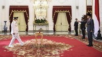 Riza dilantik hari ini di Istana Negara. Pelantikan berjalan sesuai protokol kesehatan COVID-19.