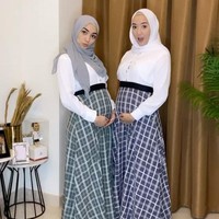 Dalam akun Instagramnya Citra Kirana menuliskan rasa syukur dan bahagianya setelah mengetahui sang kakak hamil.  Dia berbagi foto gaya kompak mereka memakai blouse warna putih dan rok kotak-kotak sambil memperlihatkan perutnya. Alhamdulillah wa syukurillah.... finally... setelah menunggu satu tahun..melihat dan merasakan perjuangannya..akhirnyaa kakakuu di kasih hadiah terindah sama Allah...ga nyangka jugaa bisa hamil barengan gini..hihi kalo di pikir2 lucu juga..dari dulu selalu di bilang kembar..pake baju samaan...kemana2 bareng2 ga pernah pisah..baru pisah saat uti udh nikah..dan akhirnya aku juga nikah..daaaaan sekarang Allah kasih kita berkah yg luar biasa..hamil barengaaan siisstt...menggendut bersamaa kitaaa #11weekspregnant #17weekspregnant ️, kata Citra Kirana pada awal April 2020. Foto: instagram @citraciki