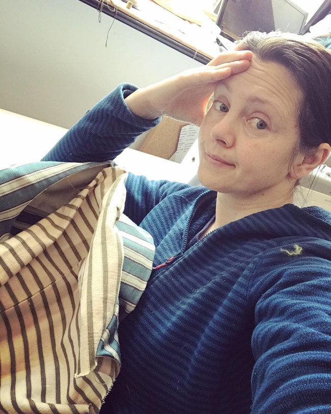 Izabela juga sering membagikan foto-foto dirinya bersama sang suami saat menggunakan kostum di media sosial Instagramnya yang bernama @izabelapriorattire. Banyak netizen yang memberikan pujian melalui kolom komentar. Foto: Instagram @izabelapriorattire