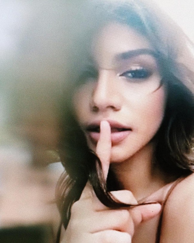 Selain Raisa, Michael Cools juga memotret Jihane Almira. Dia adalah Puteri Indonesia Pariwisata 2020 yang baru terpilih bulan lalu. (Foto: Instagram/@michaelcools)