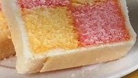 Bentuk kue Battenberg yang satu ini sesuai dengan kondisi sekarang. Kue berbentuk rumah ini sesuai dengan anjuran pemerintah untuk di rumah saja.  Foto: instagram