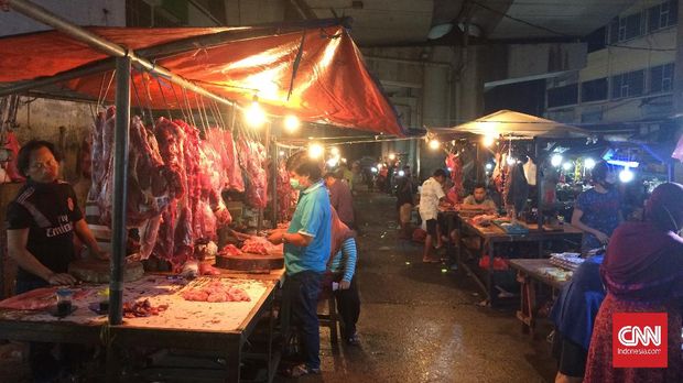 Lapak penjual daging di Pasar Kebayoran Lama. (