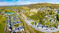 Namun, rekor itu disabet oleh Jalan Ffordd Pen Llech, ruas jalan berliku di Harlech, Wales (Foto: iStock)