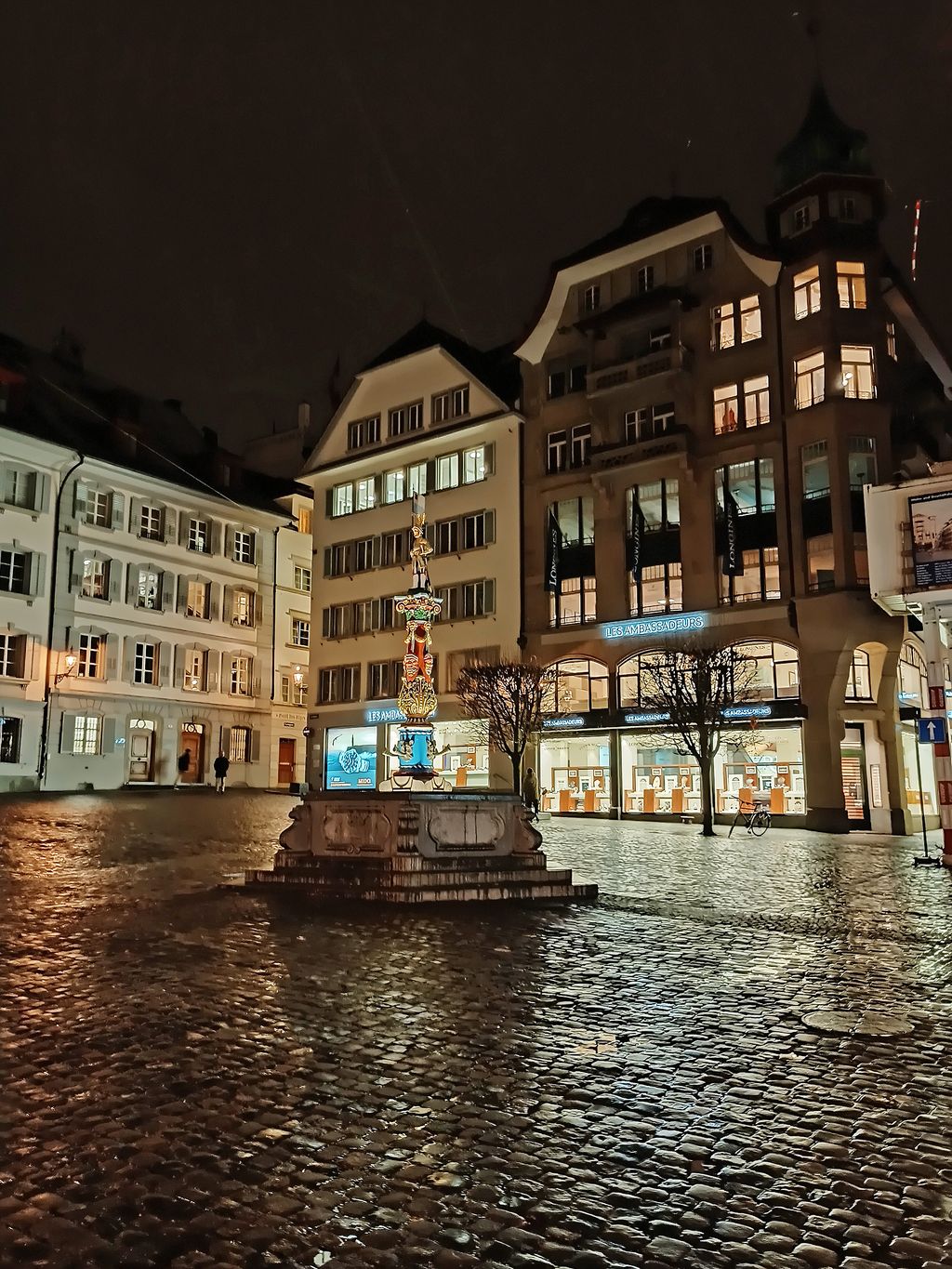 Hasil Oppo Reno3 Pro saat malam hari. 