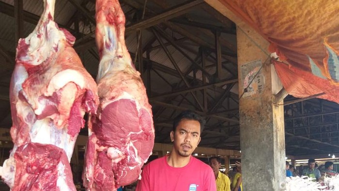 Penjual daging sapi di Aceh curhat omzet merosot gara-gara wabah Corona