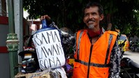 Di galon tersebut juga terdapat tulisan Bersama Melawan Corona.  