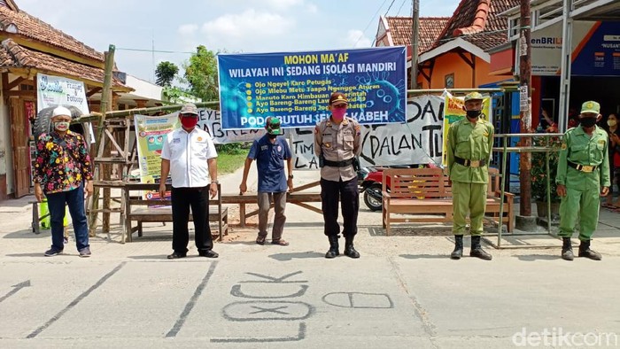 Isolasi kampung di Desa Panunggalan, Pulokulon, Grobogan.