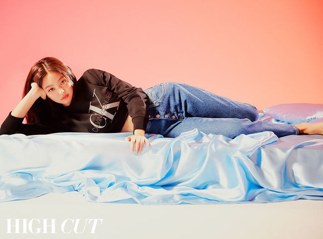Pemotretan dilakukan beberapa waktu lalu untuk majalah gaya hidup Korea, High Cut. Foto: Instagram@jennierubyjane