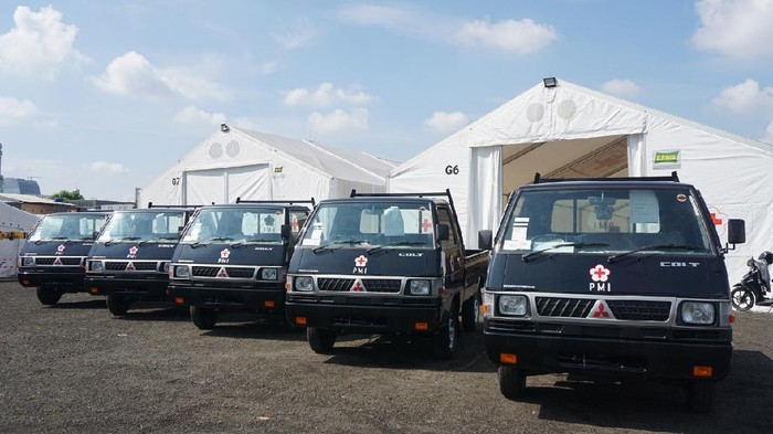 Mitsubishi sumbang pikap L300 kepada Palang Merah Indonesia