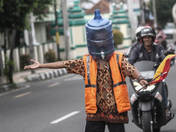 Pelindung Wajah dari Galon Bekas