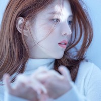 Pesona dan kecantikan yang dimiliki Han So Hee telah membuat dirinya membintangi tujuh iklan komersial dan empat video klip. Dua di antaranya video klip Shinee dan Jung Yong Hwa. Foto: Instagram