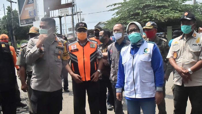Bupati Bogor Ade Yasin Tinjau Posko Check Point di Perbatasan. (Foto: Dok. Pemkab Bogor)