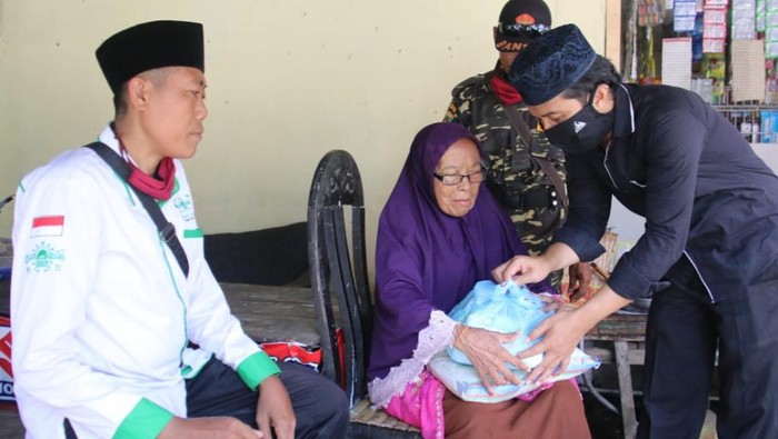 Lintas Agama di Banyuwangi Gotong Royong Lawan COVID-19