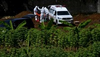 Berdasarkan data sampai 15 April pukul 07.00 WIB, sebanyak 246 orang kasus positif meninggal di Jakarta. ANTARA FOTO/Abriawan Abhe.