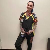 Karena pesan positif tersebut, Sarah Jane kebanjiran pujian di kolom komentar. Terima kasih untuk semua yang kamu lakukan dan sudah mau menjadi panutan/inspirasi bagi banyak orang, tulis seorang netizen. Ada pula yang menulis, Keren, kamu legendaris! Tetap aman dan terima kasih untuk kontribusimu. (Foto: Instagram/@rosesarered_23)