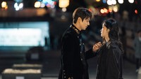 Nah semakin penasaran kan dengan dua karakter yang akan dimainkan masing-masing aktor? Foto: The King: Eternal Monarch (dok. Netflix)