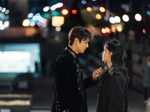 Ketagihan Goblin? Kamu Pasti Suka 5 Drakor soal Cinta Beda Dunia Ini