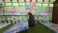 Selain itu, di Desa Gogorante, Kediri, Jawa Timur, juga menyiapkan ruang karantina untuk Orang Dalam Pemantauan (ODP) khususnya para pemudik yang baru saja tiba di Kediri. ANTARA FOTO/Prasetia Fauzani.