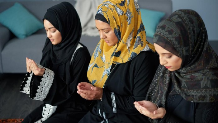Close-up shot of a Muslim womans hands holding rosary.