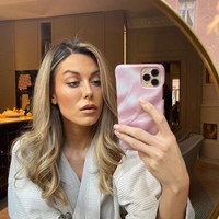 Influencer asal Swedia ini jadi kontroversi setelah menyarankan meminum darah menstruasi ketika datang bulan. Menurutnya, metode tersebut memiliki manfaat kesehatan.  Foto: dok. Instagram