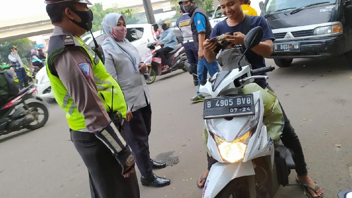 PSBB hari kedua di Bekasi