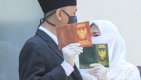 Selain itu pernikahan juga tidak dapat melaksanakan resepsi yang mengundang banyak orang dalam satu tempat.