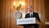 Kepala Petugas Medis untuk Inggris, Chris Whitty menyampaikan angka kematian yang tinggi masih akan terus berlanjut. Menurutnya Inggris adalah salah satu negara yang paling parah terkena dampak pandemi global ini.  Leon Neal-WPA Pool/Getty Images.