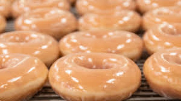 Chef Ini Bikin Tutorial Masak Donat Krispy Kreme Lewat Tiktok