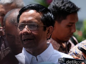 Mahfud: Banyak Dokter Meninggal Terpapar COVID karena Stres dan Lelah