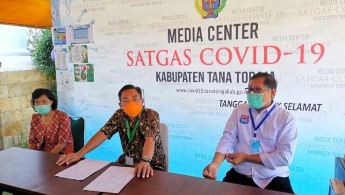 Direktur RSUD Lakipadada, dr Syafari Mangopo saat jumpar pers, Kamis (16/4/2020).