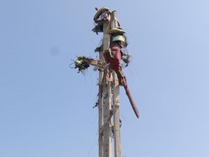 Kesaksian Warga yang Menyaksikan Patung Dewa Setinggi 30 Meter Runtuh