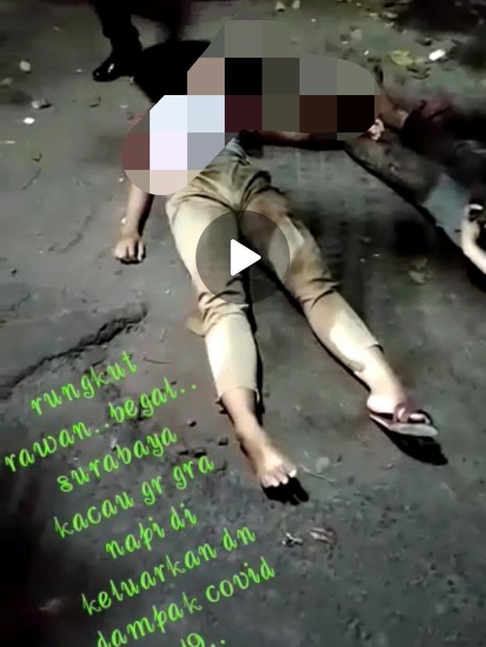 Video wanita di Surabaya tewas dipukul begal beredar luas. Namun polisi menegaskan jika video tersebut tidak benar atau hoaks.