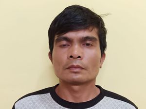 Nangis Depan Polisi, Ade Kini Ngaku Doakan Medis Kena Corona karena Frustrasi