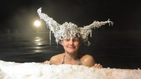 Tahun ini, ada 288 orang peserta. Kreasi mereka sungguh unik-unik dan seru buat dilihat. (dok. Takhini Hot Springs Hair Freezing Contest)