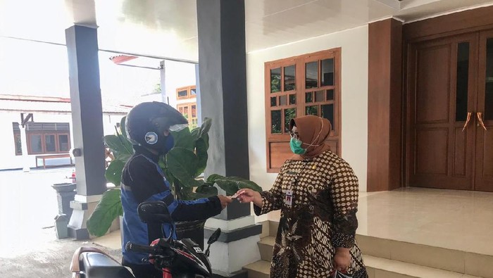Pemkab Sragen meluncurkan pasar online di tengah wabah Corona