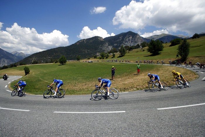 Tour de France 2020 Ditunda Gegera Corona

Ajang balap sepeda bergengsi di dunia, Tour de France 2020 akhirnya resmi ditunda. Hal itu imbas dari pandemi Corona yang juga melanda negara Prancis dan beberapa negara di Eropa.