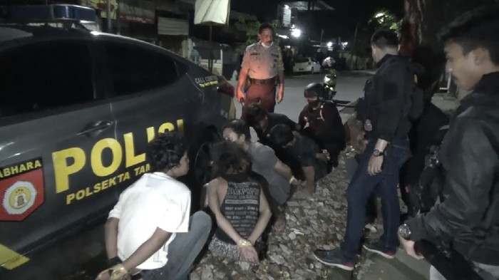 Polisi mengamankan pelaku tawuran di Jalan Kumala Dua, Makassar (Dok. Istimewa)