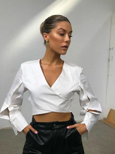 Influencer Bianca Ingrosso mengaku minum darah mens sendiri agar tubuhnya sehat.