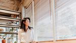Suka Fotografi, Ini Potret Cantik Twindy Rarasari saat di Kafe Kekinian
