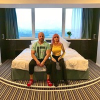 Yuri berharap rencana pernikahannya yang tertunda bisa digelar lebih meriah. Setelah ini semua (pandemi Corona) selesai, kami akan merayakan pernikahan kami selama beberapa hari berturut-turut, katanya. Foto: Instagram @ yurii_tolochko