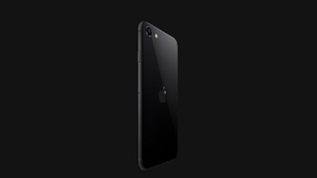Soal dapur pacunya sama mumpuninya dengan iPhone 11 series. Ditengai Apple A13 Bionic yang punya fabrikasi 7 nm. Foto: Apple