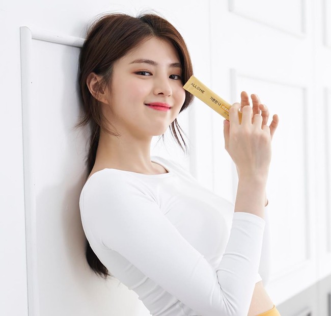 “INGAT MBAK, NGAMBIL SUAMI ORANG DOSA DI AKHERAT,” komentar netizen Indonesia di akun Instagram Han So Hee. “Dasar pelakor sok cantik lu,” tambah netizen lainnya. Foto: Instagram