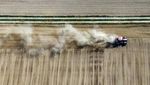 Petani Dunia Merajut Asa Bertahan di Tengah Wabah Corona