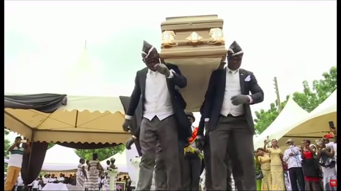 Pembawa peti mati yang viral asal Ghana Pembawa peti mati yang viral asal Ghana