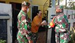 TNI Bagikan Ribuan Nasi Bungkus untuk Warga Jakarta