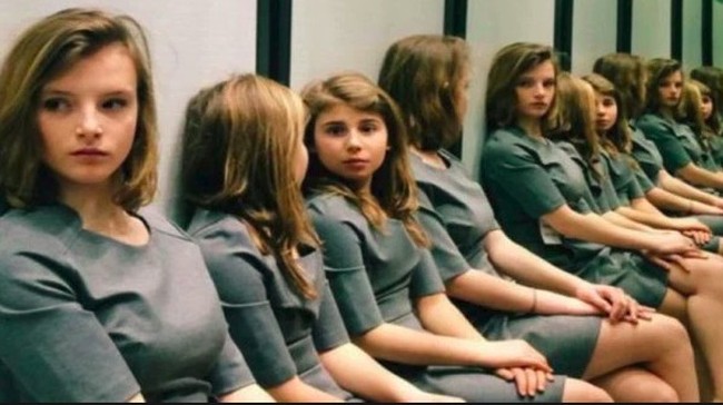 Ayo tebak, ada berapa wanita yang ada di dalam foto ini? Jika sudah yakin dengan jawabanmu, temukan jawaban yang tepat pada slide selanjutnya. Foto: dok. Instagram Tizzia