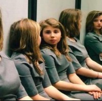 Ayo tebak, ada berapa wanita yang ada di dalam foto ini? Jika sudah yakin dengan jawabanmu, temukan jawaban yang tepat pada slide selanjutnya. Foto: dok. Instagram Tizzia