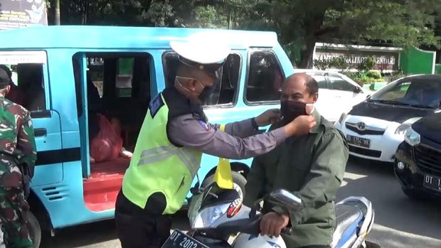TNI-Polri sweeping pengendara yang tak pakai masker, kendari